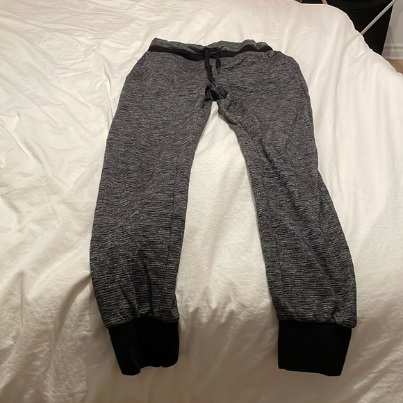Joggings - Picture 1 of 4